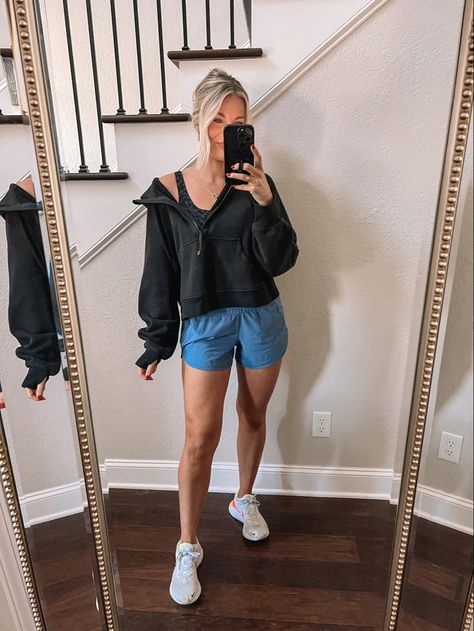 Navy Lululemon Shorts Outfit, Outfits To Wear With Lululemon Shorts, Running Shoes Outfit Casual Summer, Lululemon Scuba Jacket Outfit, Lululemon Spring Outfit, Cute Athletic Shorts Outfit, Java Lululemon, Cute Nike Shorts Outfits, Lululemon Scuba Full Zip Hoodie Outfit