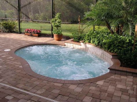 Small Inground Swimming Pools, Small Fiberglass Pools, Spool Pool, Small Inground Pool, Kleiner Pool Design, Pools For Small Yards, Small Swimming Pools, Mini Pool, Small Pool Design