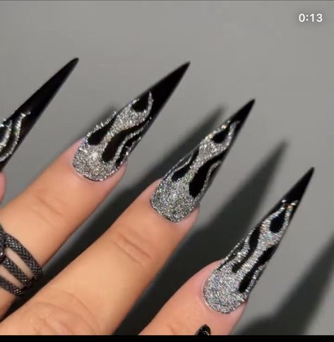 Nail Designs Bling, Black Flame, October Nails, Goth Nails, Nine Inch Nails, Nail Art Designs Diy, Pretty Gel Nails, Bling Nails, Creative Nails