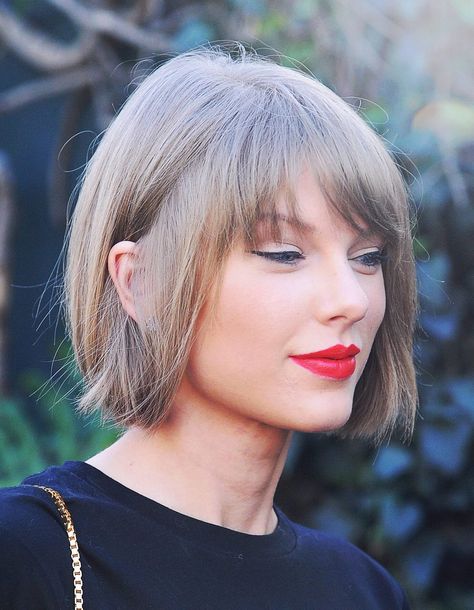 Taylor Swift Short Hair, Taylor Swift Haircut, Taylor Swift Bob, Taylor Swift Bangs, A Bob, Taylor Swift Hair, Taylor Swift 1989, Short Hair With Bangs, Cool Haircuts