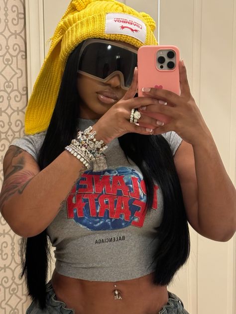 KYLESISTER (@AriTheDon) on X Aridadon Outfits, Therealkylesister Outfits, Casual Beanie, Mirror Pose, Funny Selfie Quotes, Selfie Poses Instagram, The Don, Belly Button Piercing, Stone Cold