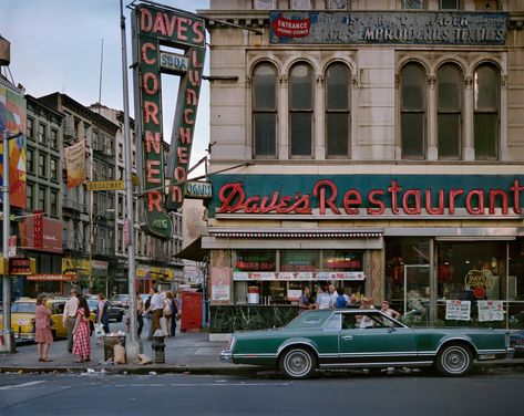 Urban color: New York and Chicago in the 70s and 80s – in pictures | Art and design | The Guardian Retro Places, Restaurant New York, City Scene, Vintage New York, Urban Environment, Art Institute Of Chicago, Urban Landscape, Vintage Photography, The Guardian