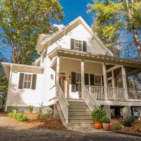 Sugarberry Cottage - Photos & Ideas | Houzz Sugarberry Cottage, Narrow Lot House, Vacation Cottage, Cottage Style House Plans, Suburban House, Cottage Exterior, Bungalow Style, Cottage Plan, Beach Cottage Decor