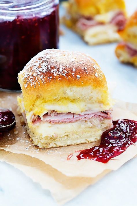 Baked Monte Cristo Party Sliders Monte Cristo Sliders, Party Sliders, Wedding Shower Brunch, Breakfast Sliders, Monte Cristo Sandwich, Breakfast Slider, Ham And Cheese Sandwich, Baby Shower Brunch, Hawaiian Rolls