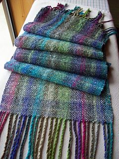 Rigid Heddle Weaving Projects, Tapestry Loom Weaving, Weaving Patterns Loom, Rigid Heddle Weaving Patterns, Art Yarn Weaving, Weaving Patterns Design, Weaving Scarfs, Noro Yarn, Weaving Loom Diy