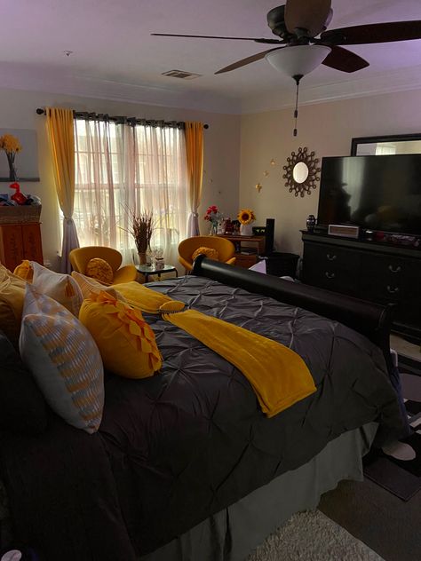 2 Bedroom House Decor Ideas, Room Ideas For 30 Year Old Woman, Black And Orange Room Ideas, 2 Bedroom Apartment Decor, Turn Living Room Into Bedroom, Future Apartment Decor Bedroom, Apartment Bedroom Decor For Women, Adult Room Ideas Bedrooms, Yellow Bedroom Decor Ideas