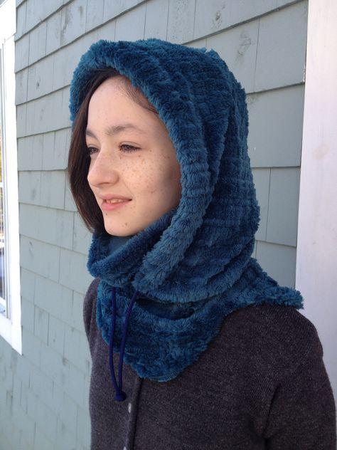 We've had frigid temps in our area, and sounds like most people across the US are having the same conditions.  While staying indoors is a great way to stay warm (unless your power is out) dressing ... Fleece Hat Pattern, Fleece Crafts, Fleece Projects, Sewing Hats, Hood Pattern, Fleece Hats, Hood Hat, Neck Warmers, Sewing Fleece