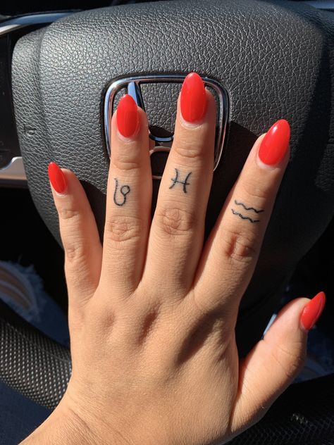 Red acrylic nails, Aquarius Sun, Pisces Moon, Leo Rising Pisces Tattoo On Finger, Aquarius Sun Tattoo, Leo Tattoo Finger, Aquarius Tattoo Finger, Leo Tattoo Hand, Pisces Rising Tattoo, Pisces Sun Tattoo, Leo Rising Tattoo, Aquarius Moon Tattoo