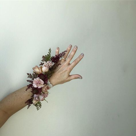 Corsage Tattoo, Corsage Aesthetic, Floral Tatoos, Spray Carnation, Unique Corsage, Hand Corsage, Wired Bracelet, Wristlet Corsage, Prom Flowers Corsage