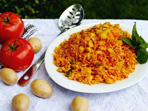 Turmeric & Saffron: Estamboli Polow - Persian Tomato Rice with Potatoes Rice With Potatoes, Persian Dishes, Iranian Dishes, Persian Rice, Iran Food, Iranian Recipes, Persian Recipes, Iranian Cuisine, Tomato Rice