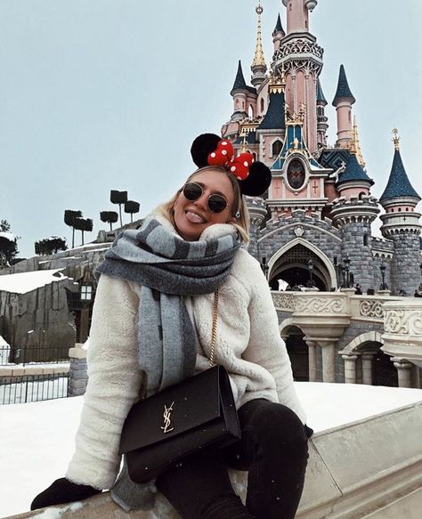 Disneyland Paris Winter, Disneyland Paris Outfit Winter, Paris Outfit Ideas Winter, Paris Outfits Winter, Paris Aesthetic Outfit, Paris Winter Outfits, Disneyland Outfit Winter, Outfits Disneyland, Disneyland Paris Christmas