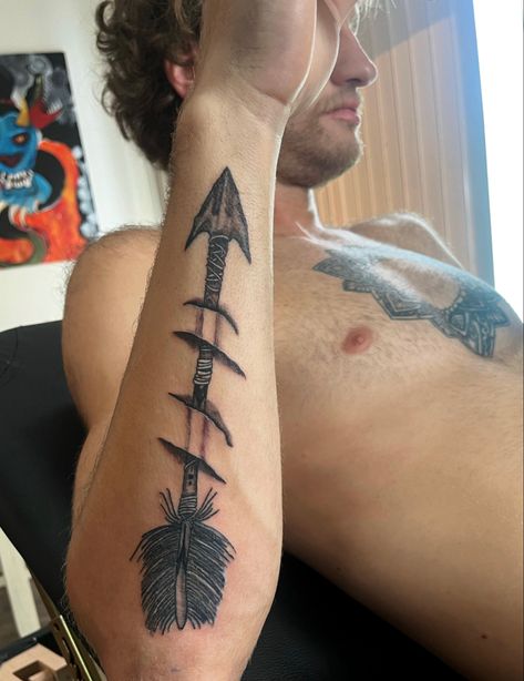 Arrow tattoo Cool Arrow Tattoos, Broken Arrow Traditional, Arrow Tattoo Men, Arrow Tattoos For Men, Arrow Head Tattoos, Arrowhead Tattoo, Arrows Tattoo, Mens Arrow Tattoo, Archery Aesthetic