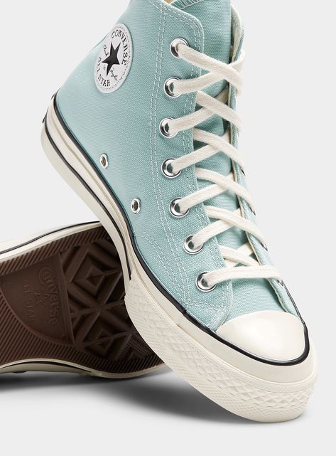 Converse - Le sneaker Chuck 70 High Top bleu genévrier Femme Converse Converse chez SimonsUne nuance bleu clair légèrement délavée s'empare du sneaker à la tige haute et à l'étoile emblématiqueTige en toile robuste, coque de caoutchouc pour proteacute ;ger les orteilsSemelle intérieure coussinéeSemelle extérieure en caoutchouc à relief antidérapantNuméro de modèle : A00621C | Chaussures Le Sneaker Chuck 70 High Top Bleu Genévrier Femme en Vert Pâle/Lime, Taille 7.5 High Top Sneakers Women, Chuck 70 High Top, Women Converse, Blue High Tops, Top Sneakers Women, Sneakers Women, Chuck 70, Summer Fits, Womens Converse