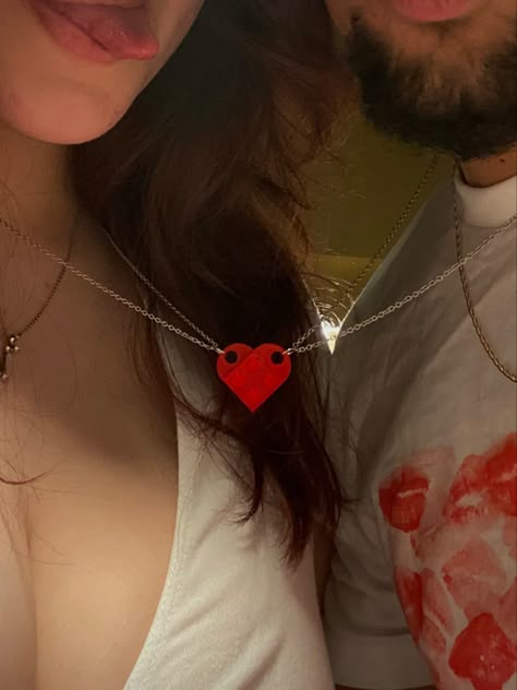 lego heart necklace ❤️ Stuff For Him, One Month Anniversary Gifts, Matching Couple Jewelry, Girlfriend Friendship, Necklace For Boyfriend, One Month Anniversary, Couples Necklace, Lego Brick, Boyfriend Girlfriend