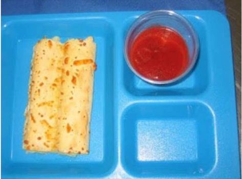 24 Pictures That Will Take You Right Back To Your Elementary School Cafeteria Pizza Side Dishes, School Cafeteria Food, Cheese Sticks Recipe, School Lunch Recipes, Cafeteria Food, School Cafeteria, Cheese Sticks, School Food, Indian Snacks