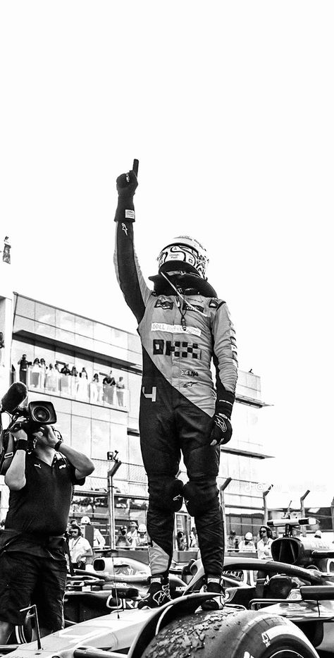 Black And White Lando Norris, Lando Norris Black And White, F1 Background, Lando Norris Aesthetic, F1 Collage, F1 Poster, Iphone Black, Mclaren F1, Perfect Smile