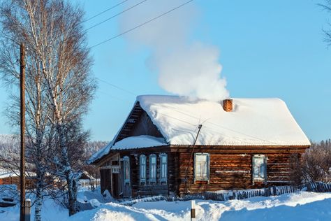 What are the Best Architectural Styles for a Cold Climate? Cold Climate Architecture, Cold Climate House Design, Earthship Home Cold Climate, Tiny Cabins Interiors, Energy Efficient House Plans, Norwegian Architecture, Earthship Home, House Foundation, Tiny Cabins