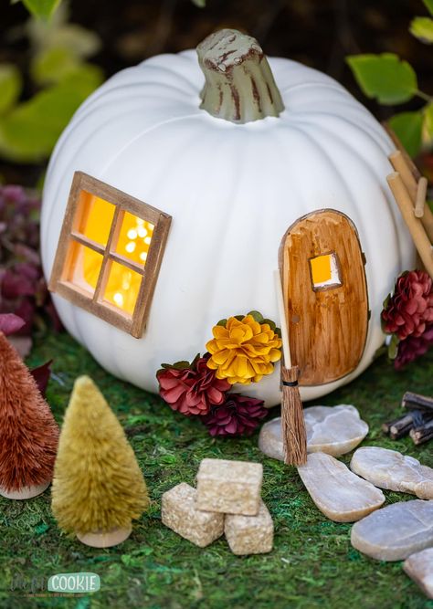 How to Make a Cute Pumpkin Fairy House (2 Ways) Fairy Garden Pumpkin Ideas, Diy Pumpkin House, Pumpkin Fairy House Diy, Make Fairy House, Fairy Garden Pumpkin, Pumpkin Houses, Pumpkin Fairy House, Pumpkin Fairy, Craft Pumpkins