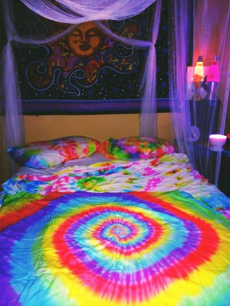 Twitter Tie Dye Room Decor, Tie Dye Room, Hippy Bedroom, Hippie Bedroom Decor, Tie Dye Bedding, Hippie Bedroom, Hippie Room Decor, Hippy Room, Chill Room