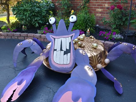 Tamatoa Decoration, Moana Homecoming Float, Trunk Or Treat Moana Theme, Moana Tamatoa, Tomatoa Crab Moana, Moana Play Props, Moana Props, Moana Boat Diy, Moana Float Parade