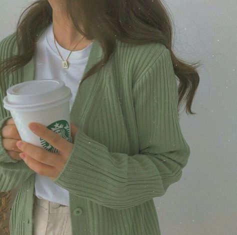 Mint Aesthetic, Style Vert, Mint Green Aesthetic, Green Theme, Green Girl, Foto Poses, Korean Aesthetic, Minimal Chic, Beige Aesthetic