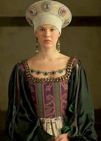 Anne of Cleves in Movies and TV – Frock Flicks Tudor Series, The Tudors Tv Show, Manic Pixie Dream, King Henry V, Indian Lengha, Tudor Dress, Henry V, Hans Holbein The Younger, Manic Pixie