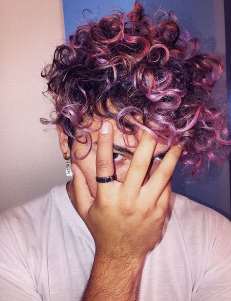 This haircut straightened Curly Pink Hair, Curly Hairstyles For Black Women, Dyed Hair Men, Dyed Curly Hair, Mens Hair Colour, Men Hair Color, Colored Curly Hair, Corte De Cabelo Masculino, Trendy Hair Color