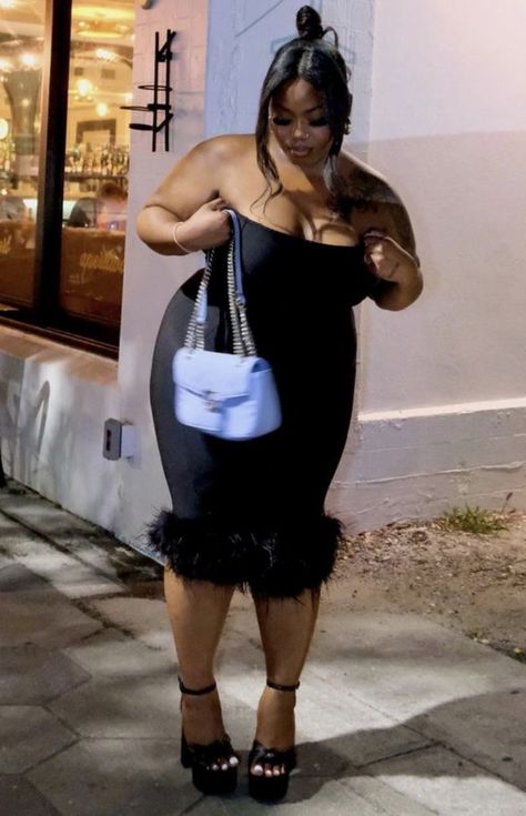 Plus Size Custom Birthday Dress, Baddie Birthday Dress Plus Size, 19th Birthday Ideas Outfits Plus Size, Dress Birthday Outfit Black Woman, Plus Size Birthday, Plus Size Birthday Dress Club, Black Faux Birthday Dresses, Dress Black Women, Birthday Outfits Black Women Plus Size