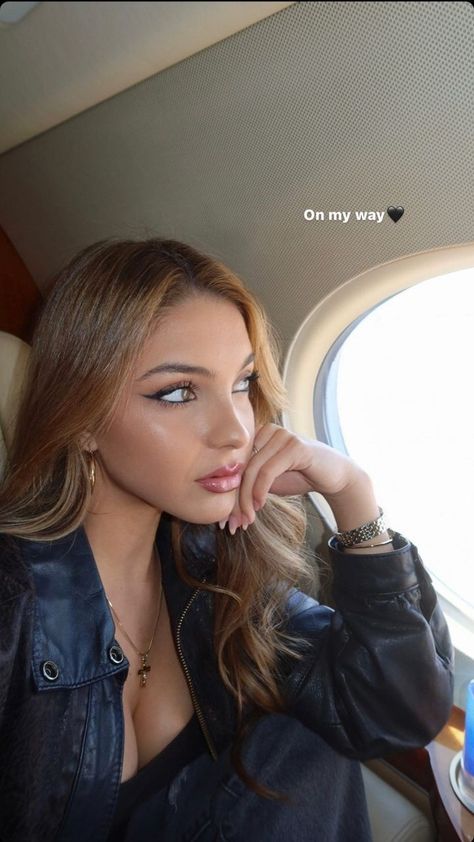 outfit Lexi Brooke Rivera, Lexi Rivera, Natural Everyday Makeup, Plane Travel, Face Photo, Cute Selfie Ideas, Everyday Makeup, Pretty Selfies, Travel Outfit