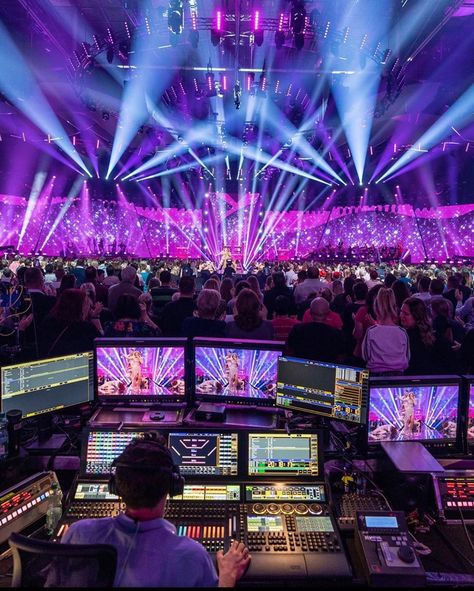 360 Stage Design, Touya Aesthetic, Concert Lighting Design, Media Production Aesthetic, Stage Lighting Design Concert, Famous Aesthetic, Concert Lighting, Future Concert, Interactive Lighting