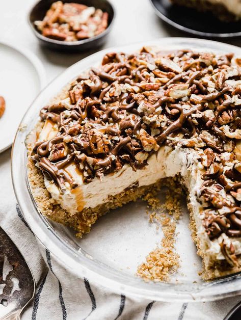 Turtle Ice Cream Pie, Pies With Pecan Crust, Turtle Tarts, Turtle Pie Recipe, Turtle Pie, Best Pumpkin Pie Recipe, Pecan Pie Crust, Pecan Turtles, Pecan Crust