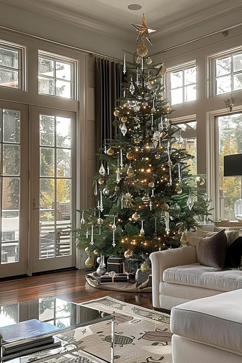 35 Neutral Christmas Decor to Inspire Your Modern Holiday Look Contemporary Christmas Tree, Transitional Christmas Decor, Contemporary Christmas Decor, Glamorous Christmas Tree, Contemporary Christmas Trees, Luxury Christmas Decor, Neutral Holiday Decor, White Baubles, Holiday Living Room