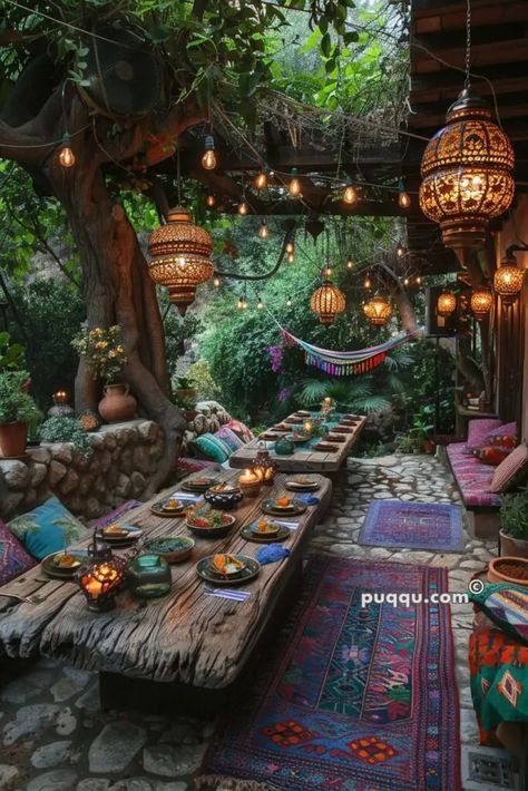 Hippie Garden Decor Ideas for a Boho Outdoor Space - Puqqu Wild Backyard, Boho Outdoor Space, Hippie House, Garden Landscaping Ideas, Hippie Garden, Bohemian Patio, Boho Patio, Boho Outdoor, Hippie Homes