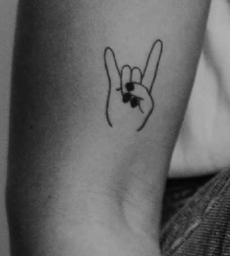 hand horns tattoo idea for women Horns Tattoo, Lil Tattoos, Queen Bee Tattoo, Meaningful Word Tattoos, 50 Tattoo, Black Bird Tattoo, Hyper Realistic Tattoo, Meaningful Tattoo Quotes, Best Tattoo Ideas