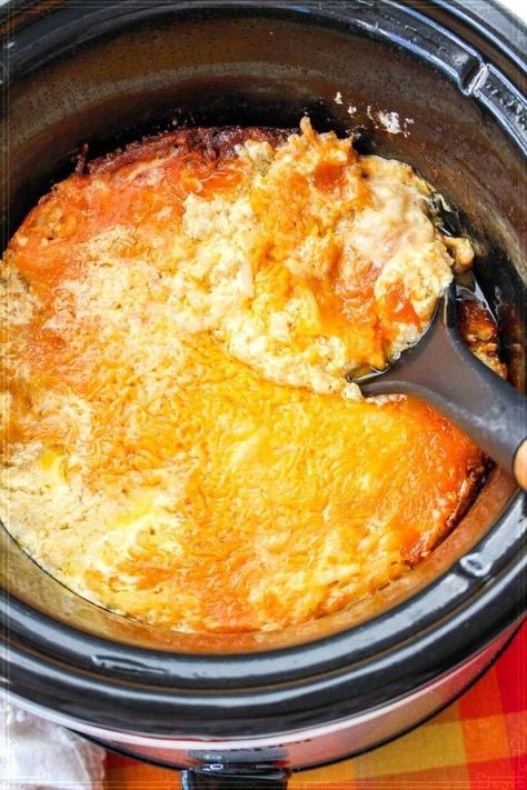 This Crockpot cheesy hashbrown casserole boasts layers of crispy hash browns, creamy sour cream, and melted cheese all slow cooked until bubbly and crisp on the edges. Toss your ingredients in the Crockpot, set it, and forget it! Dinner practically cooks itself, making it ideal for busy schedules. Crockpot Cheesy Hashbrowns, Crockpot Hashbrown Casserole, Cheesy Potatoes With Hashbrowns, Slow Cooker Corn, Cheesy Potatoes Crock Pot, Cracker Barrel Copycat Recipes, Corn Pudding Recipe, Cheesy Hashbrown, Hashbrown Casserole Recipe