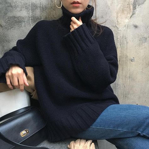 Oversized Turtleneck Sweater Outfits, Cashmere Sweater Outfit, Black Turtleneck Outfit, Turtleneck Sweater Outfit, Black Sweater Outfit, Oversized Black Sweater, Oversized Sweater Outfit, Blue Turtleneck, Knit Sweater Outfit