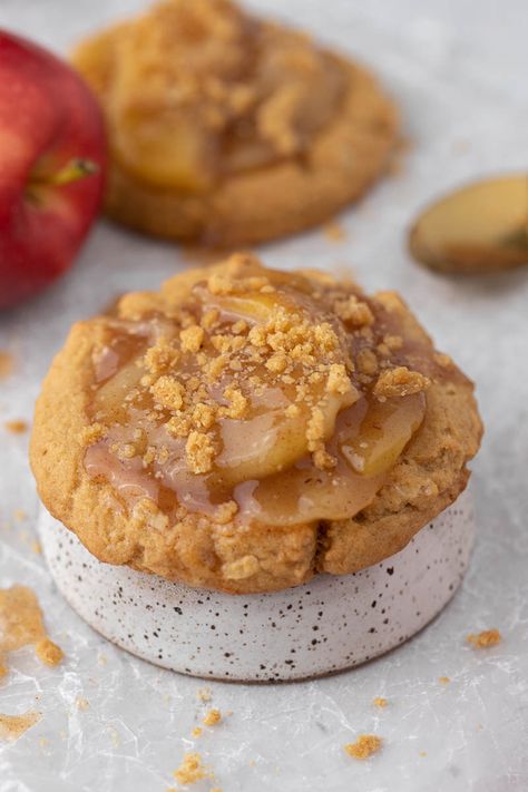 The Best Crumbl Apple Pie Cookies with Oats - Lifestyle of a Foodie Sheet Apple Pie, Crumbl Recipes, Crumb Cookies, Cookies With Oats, Apple Pie Cookie Recipe, Copycat Cookies, Crumbl Copycat, Crumble Cookie Recipe, Lifestyle Of A Foodie