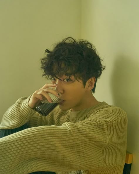 Curly Bangs Men, Kpop Hairstyle Men, Fluffy Boy Hair, Boy Hair Styles, Curly Hair Perm, Curly Asian Hair, Perm Hair Men, Hair Styles For Men, Messy Hair Boy