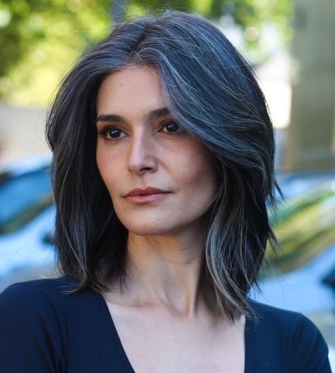 Dreamy Black Lob Transitioning to Gray Dark Hair Transition To Grey, Brunette To Grey Transition, Lob With Blonde Highlights, Black Lob, Grey Transition, Dark Grey Hair, Layered Lob, Wolf Cut Hair, Grey Hair Dye