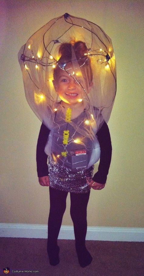 Bright Idea: Our Little Lightbulb - 2012 Halloween Costume Contest Light Bulb Costume, Homemade Costumes For Kids, Diy Light Bulb, Destination Imagination, Ideas Regalo, Costume Works, Costumes Kids, Diy Kostüm, Room Mom