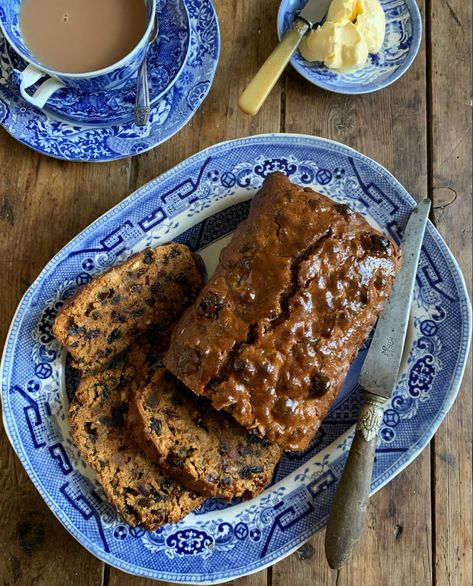 Welsh Cakes Recipe, Tea Loaf, Welsh Recipes, St David, Spiced Fruit, Tea Bread, Apple Tea, English Breakfast Tea, Heirloom Recipes