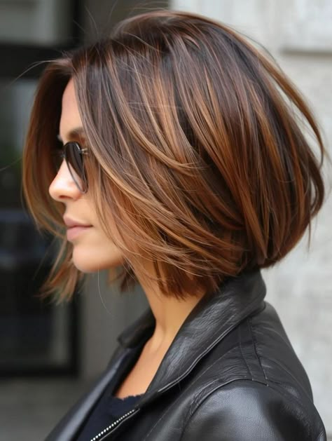 Brunette Bob With Highlights, Fall Bob Hair Color, Hair Ideas With Highlights, Bob Haircuts With Highlights, Haircuts With Highlights, Subtle Caramel Highlights, Dark Brown Bob, Dark Brown And Blonde, Highlighting Techniques