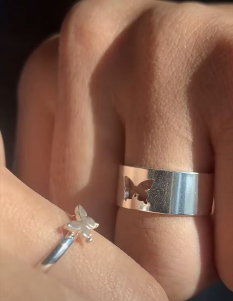 Matching Rings Aesthetic, Promise Rings Aesthetic, Promise Ring Aesthetic, Aesthetic Promise Rings, Couple Butterfly, Relationship Jewelry, Ring For Couple, Gold Jewelry Aesthetic, Cute Promise Rings