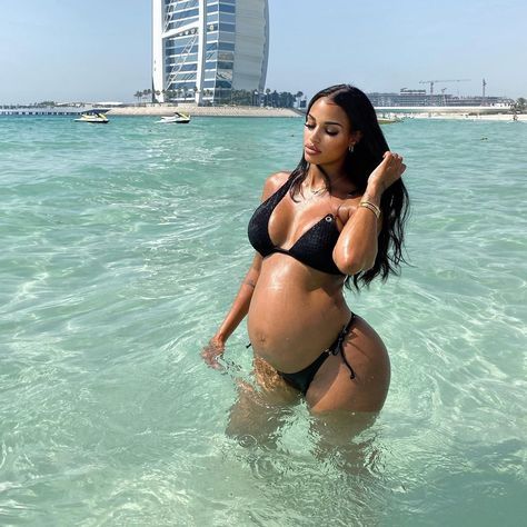 Joie Chavis, Fanny Neguesha, Pregnancy Belly Photos, Cute Pregnancy Pictures, Mommy And Baby Pictures, Belly Photos, Maternity Photoshoot Outfits, Pregnancy Goals, Beautiful Pregnancy