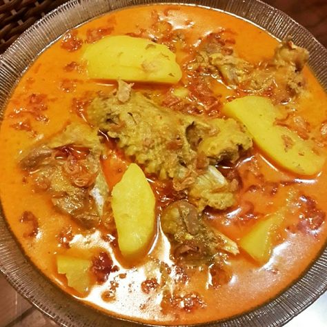 kari ayam rempah Bday Food, Kari Ayam, Red Curry, Thai Red Curry, Ethnic Recipes