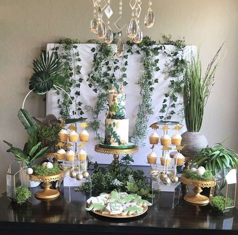 Dinosaur Cake Baby Shower Ideas, Dinosaurs Baby Shower Ideas, Dinosaur Bridal Shower Ideas, Dinasour Baby Shower Centerpiece, Dinosaur Shower Ideas, Green Themed Baby Shower Ideas, Boho Dinosaur Baby Shower Ideas, Baby Shower Ideas Dinosaur Theme, Dino Baby Shower Centerpieces