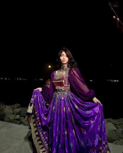 Persian Traditional Dress, Afghani Aesthetic, Hazaragi Dress Design, Hazaragi Clothes, Hazaragi Dresses, Persian Dress, Arrow Dress, Afghan Culture, Afghani Dress