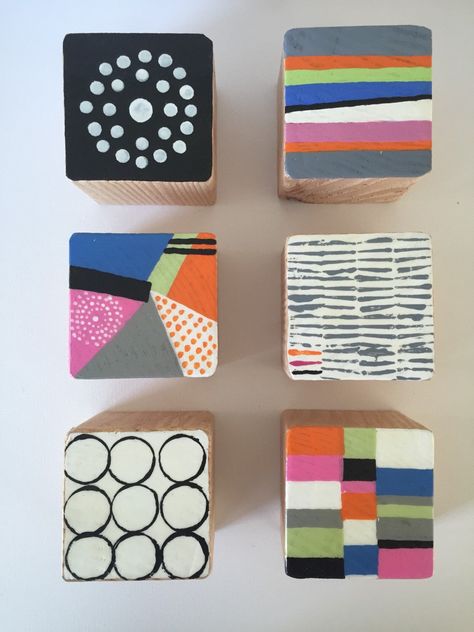 Small Wooden Blocks Painted, Painting Blocks Of Wood, Wooden Block Painting Ideas, Wood Block Art Ideas, Wood Block Painting, Painted Blocks, Wooden Block Art, Block Art, Wood Block Art