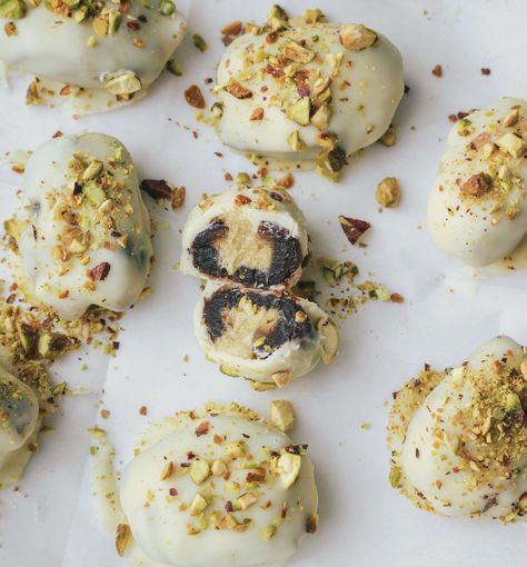 White Chocolate Pistachio Cream Stuffed Dates - Caroline Franco Confectionary Recipes, Stuffed Dates, Chocolate Pistachio, Pistachio Butter, Easy Candy, Gooey Caramel, Pistachio Cream, Date Recipes, Food Crush