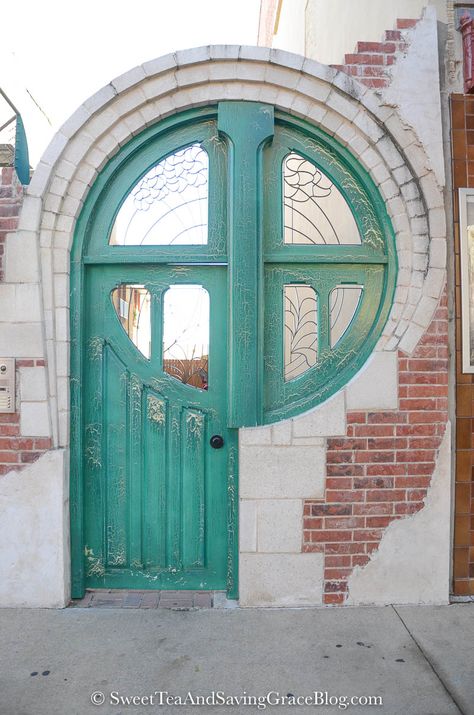 Unique Door Design Entrance, Circular Door, Harp Design Co, Harp Design, Art Deco Doors, Unique Front Doors, Church Door, Entryway Door, Monumental Architecture